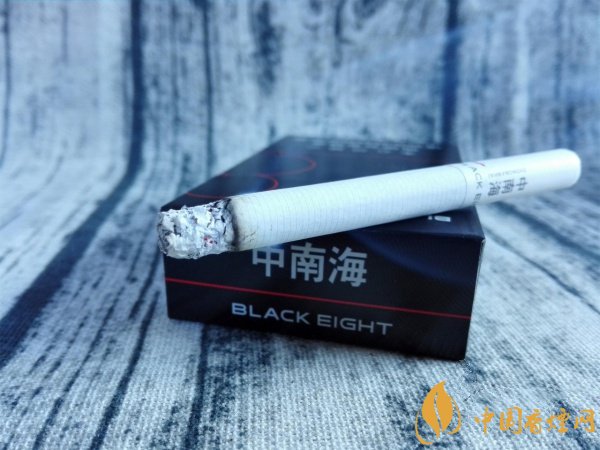 初品中南海典8香煙  香煙醇潤(rùn)雅致